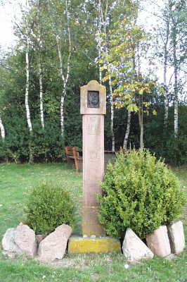 Gedenkstein am Weg zur Kreuzkapelle